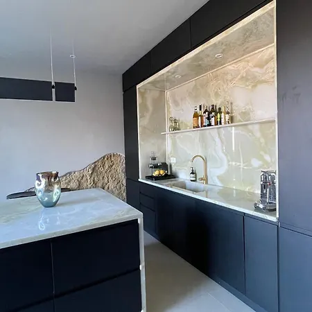Eleonora Italia Villa *