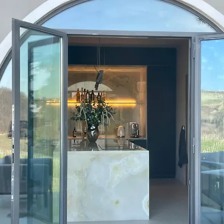Eleonora Italia Villa *