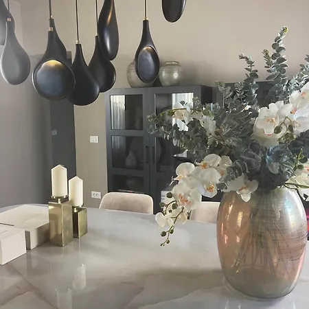 Eleonora Italia Villa