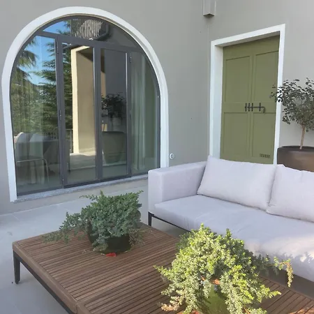 Eleonora Italia Villa