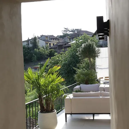 Eleonora Italia Villa Mornico Losana